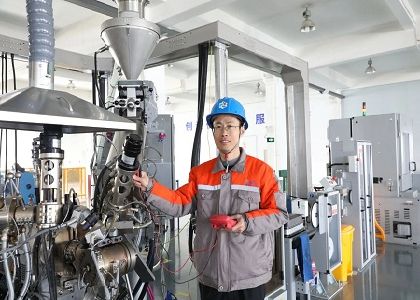 肖遠(yuǎn)根：電工小哥變身技術(shù)大拿，他靠硬實(shí)力活成職場(chǎng)爽文